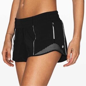Lululemon hotty hot shorts black reflective 2.5” size 8